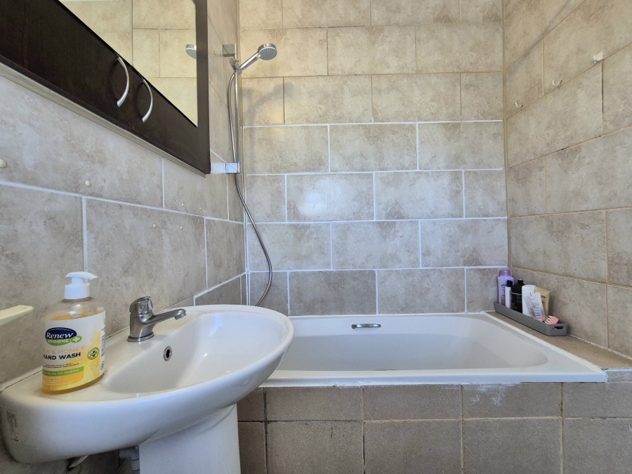 2 Bedroom Property for Sale in Claremont Western Cape